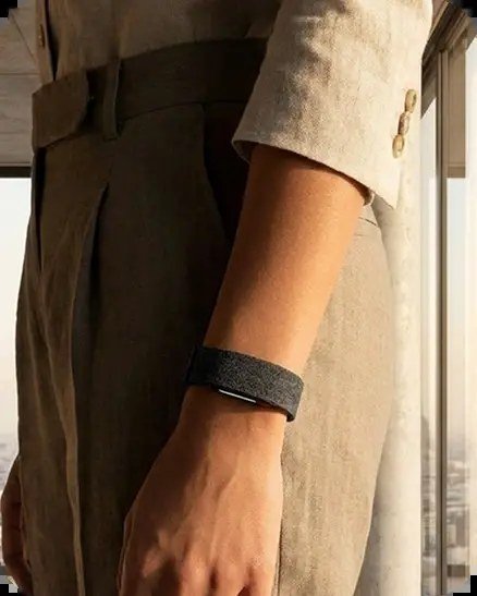 Hume Band 2.0 worn under a linen sleeve during a normal day